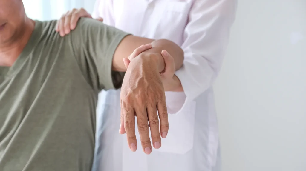 Pain in Shoulder When Lifting Arm to Side