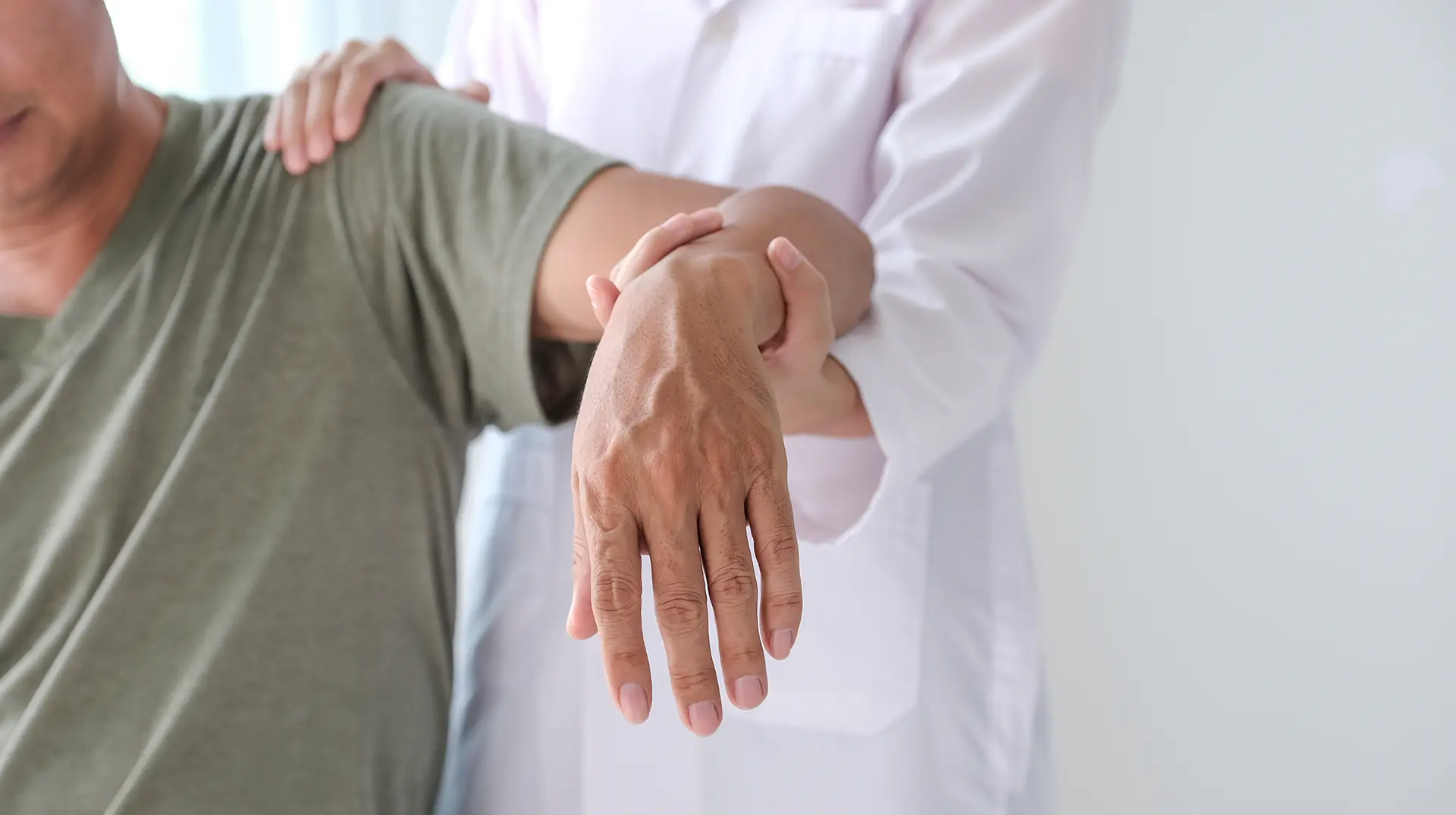 Pain in Shoulder When Lifting Arm to Side